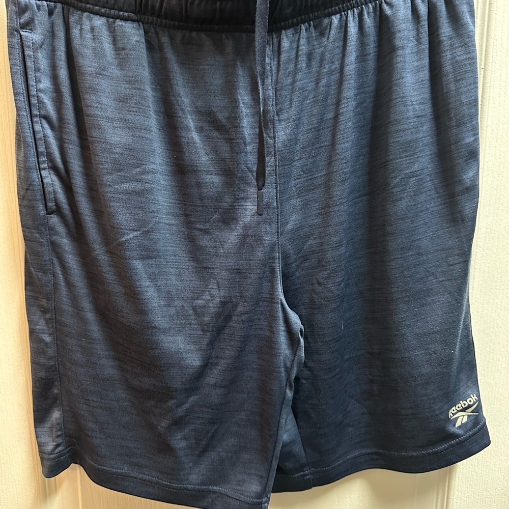 Reebok Men's Blue Shorts size L/ NWOT A140